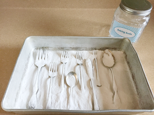 Naturally Clean Silverware with baking soda