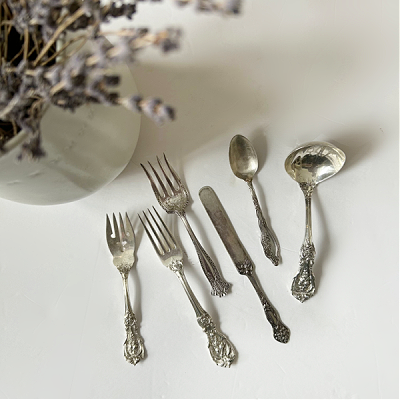 How to Polish Silverware | Clean Tarnished Silverware with Baking Soda & Aluminum Foil