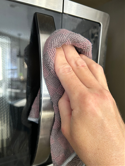 Cleaning stainless steel microwave with stainless steel cleaning cloth