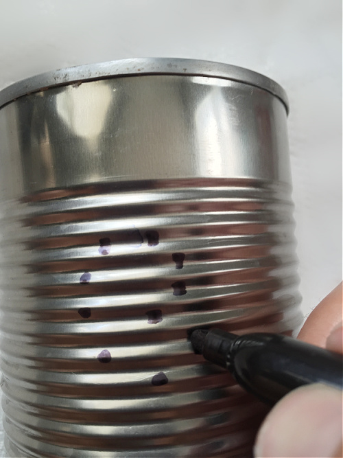 Using permanent marker to draw a pattern on tin can