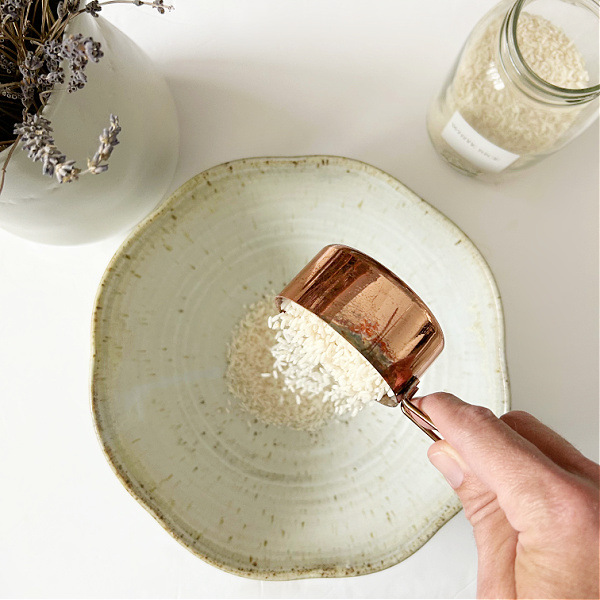 Adding rice to DIY sachet mixture