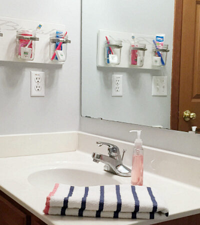Add a farmhouse feel to your bathroom with this DIY Mason Jar Toothbrush Holder