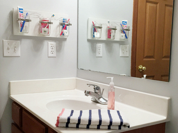 Add a farmhouse feel to your bathroom with this DIY Mason Jar Toothbrush Holder