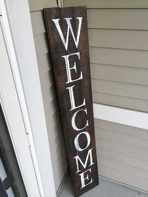 DIY Welcome sign made with barnwood