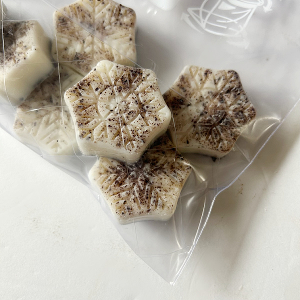 DIY Wax Melts in Ziploc bag to cure