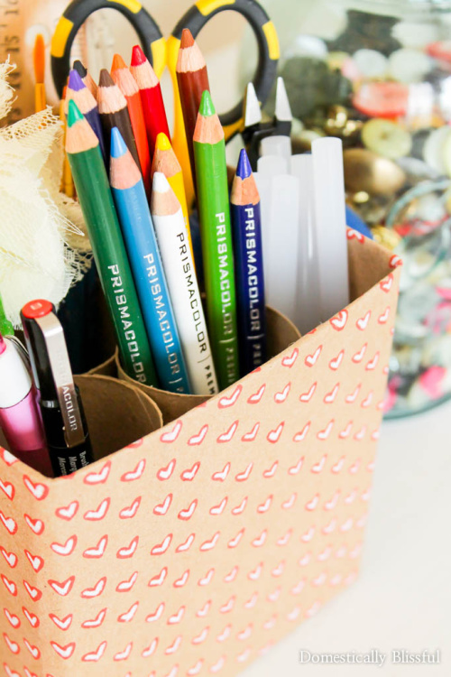 Free office organization idea: toilet paper rolls inside box to organize pens and pencils