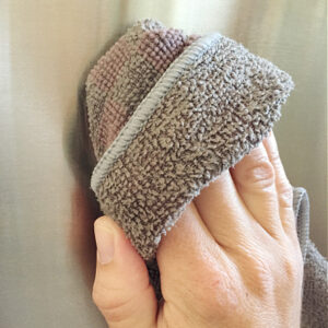 Cleaning stainless steel appliance with microfiber cloth