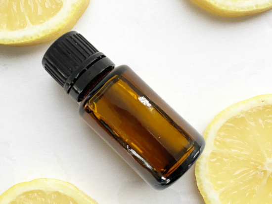 How to naturally degrease your kitchen with lemon essential oil