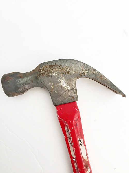 Hammer with small amount of rust after applying ketchup for 2 hours