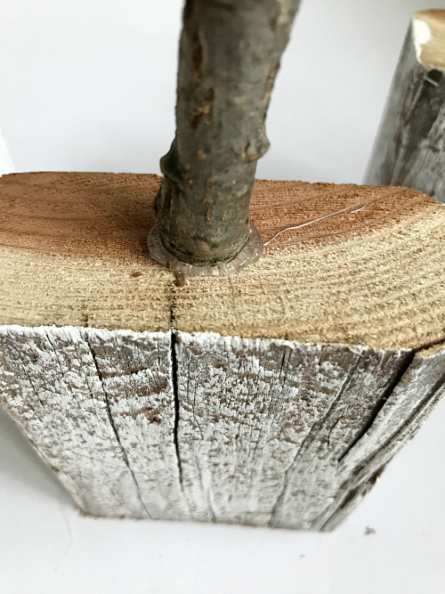 These rustic scrap wood pumpkins are adorable. Love that they're so easy to make!