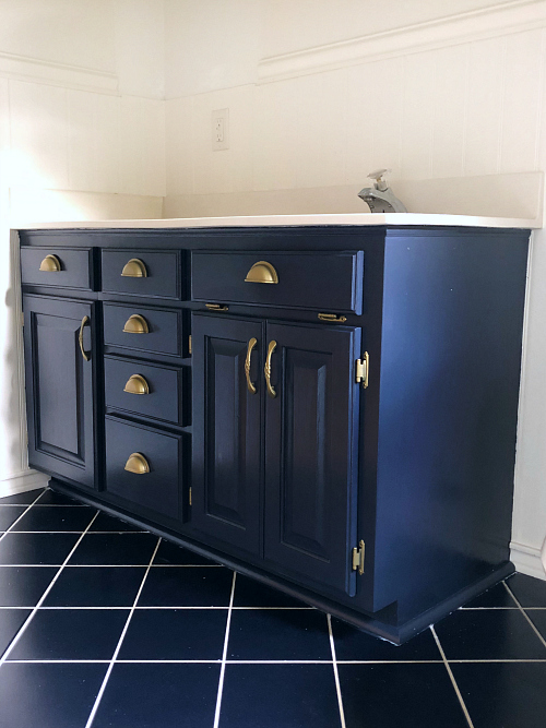 Oak vanity makeover using latex paint in Hale Navy