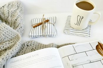 These DIY scented coasters amazing amazing! Such an easy DIY and perfect for gift-giving #essentialoils #giftideas