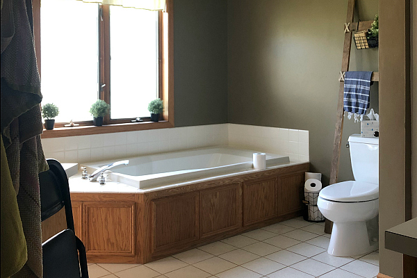 Oak Paneling on Tub Surround. Soon to be replaced with barnwood