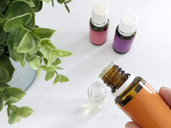 Adding base note (Cedarwood Essential oil) to homemade perfume