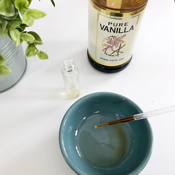 Using small dropper to get correct amount of vanilla extract when using it as a base in DIY perfume