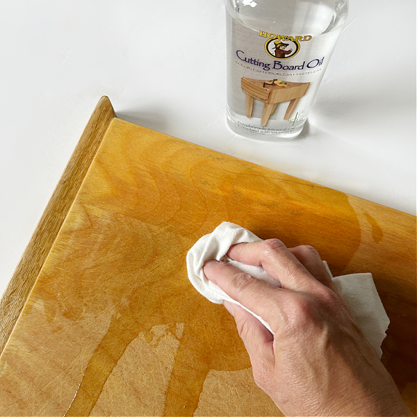 Applying mineral oil to wood cutting board