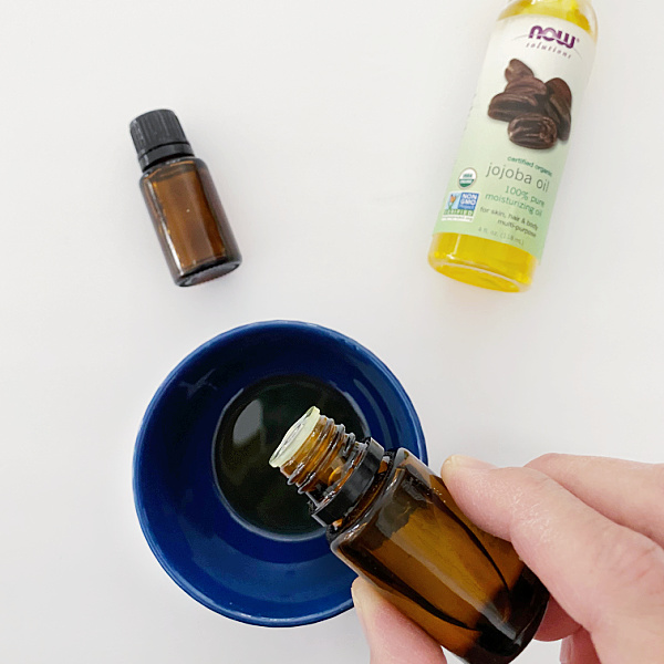 Adding essential oils to jojoba oil in order to make DIY dish soap