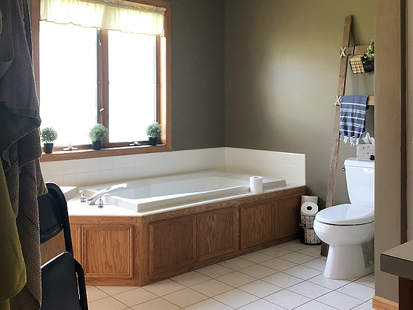 Oak panel tub surround before updating with barn wood