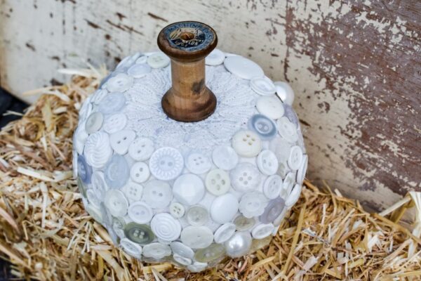 DIY Pumpkin using buttons and a vintage spool