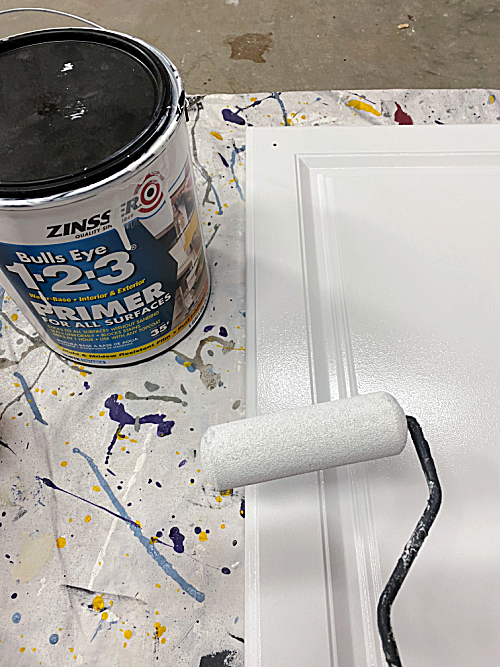 Using primer prior to painting laminate furniture