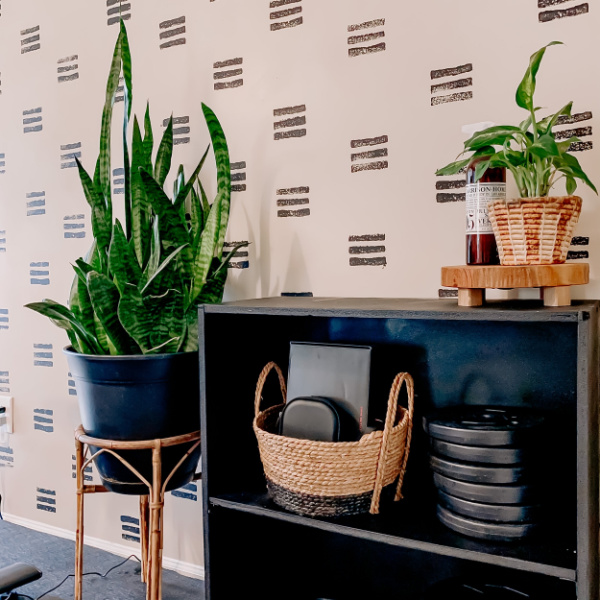 Sponge Painted Accent Wall using black paint and the side of a sponge