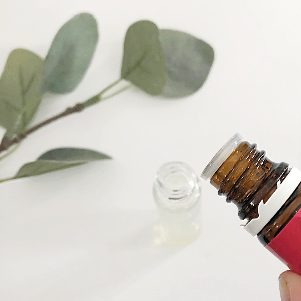 Adding essential oil to a homemade cuticle oil recipe