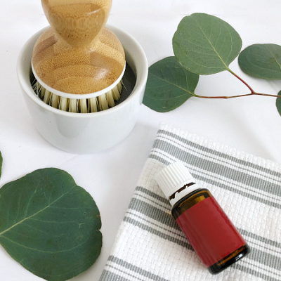 Natural homemade shower cleaner recipe.