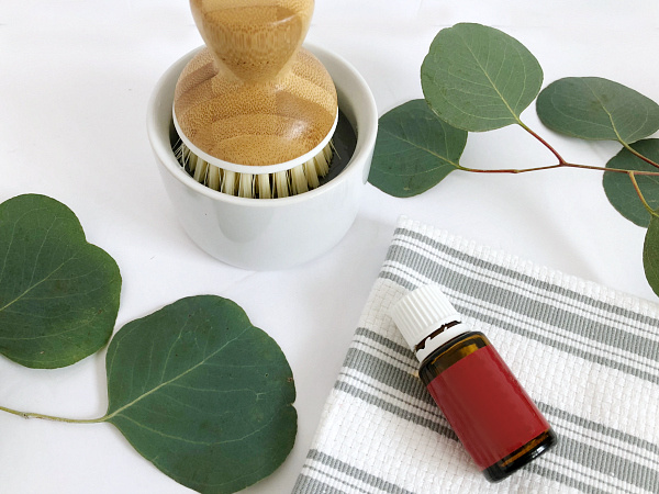 Natural homemade shower cleaner recipe.