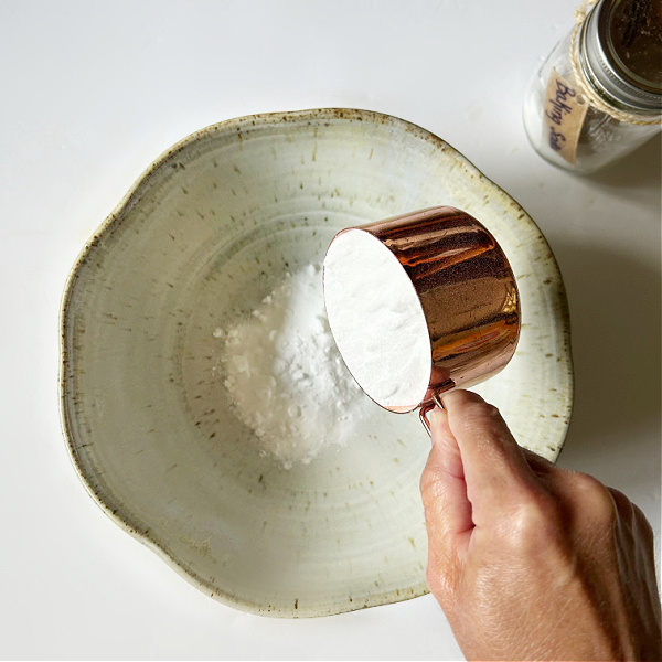 Adding one cup baking soda to shower steamer recipe