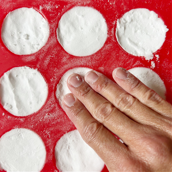 Pressing shower bomb mixture into silicone mold