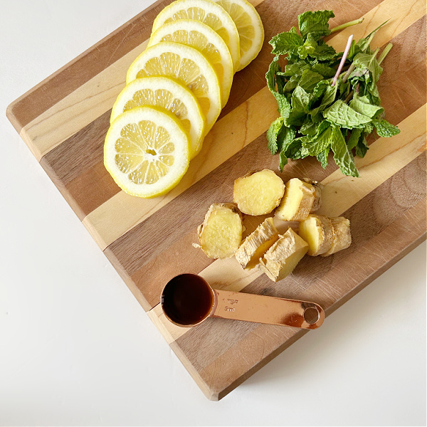 Ingredients needed for summer simmer pot: lemon, mint, ginger and vanilla