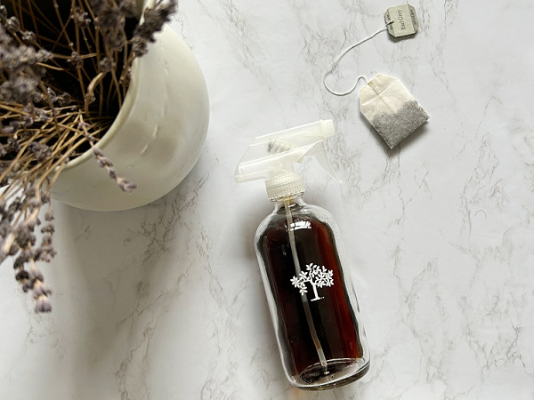 Black Tea Glass Cleaner in spray bottle