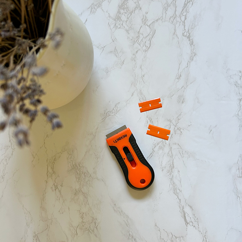 Razor scraper to clean grime from any surface